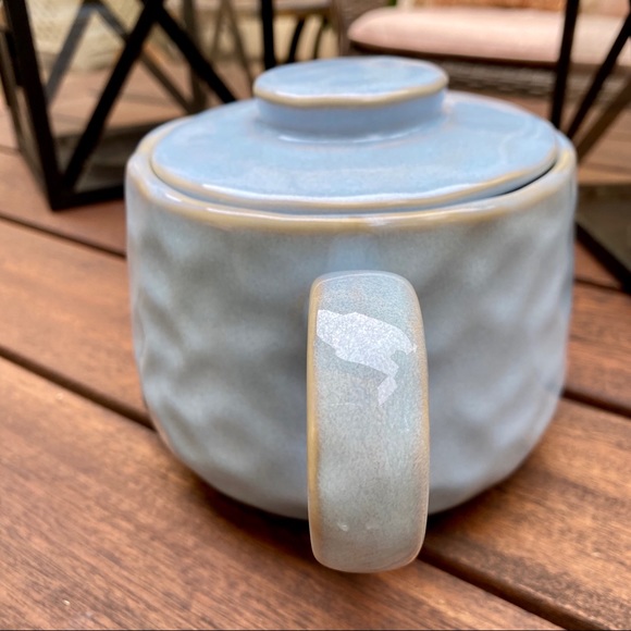 Ollie & Olivia Blue/White Hammered Tea Kettle Pot - Picture 3 of 14